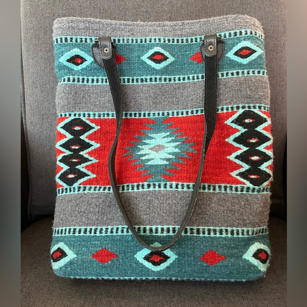 MZ beautiful 100% wool shoulder bag. Like new!